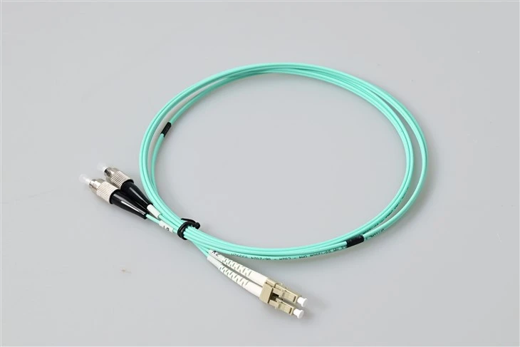 LC UPC pou FC UPC OM3 Multimode Duplex Patch Kab - G657A1 Bend Ensansib, 10mm Min. Bend reyon, 2.0mm LSZH