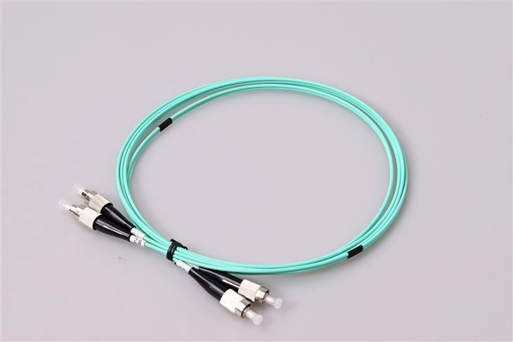 FC UPC pou FC UPC OM3 Multimode Simplex Patch kòd ak Threaded Metal Housing