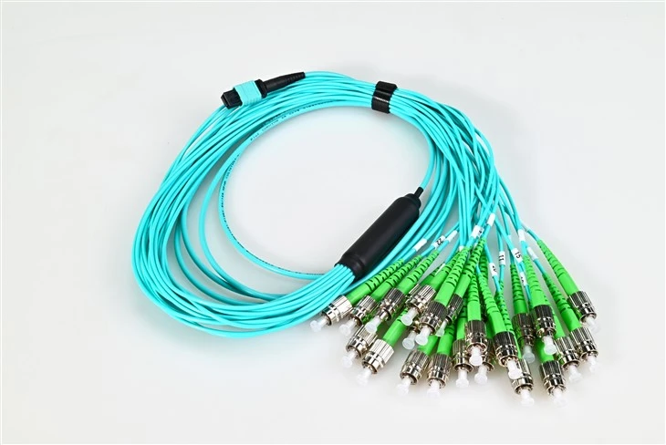 Fibre Optique Patch Cord Mtp Pou Fc Apc 24core Om3 3.0mm